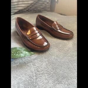 Weejuns Classic Brown Leather Loafers for Women (G.H. Bass & Co.)
